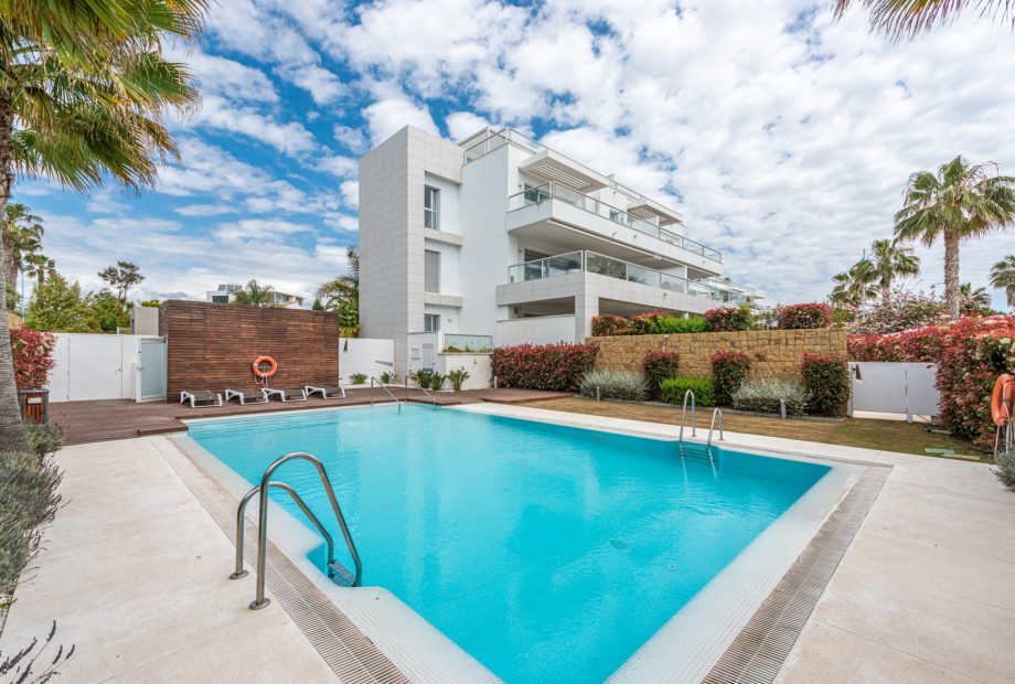 Fabulous penthouse within walking distance to the beach in San Pedro!