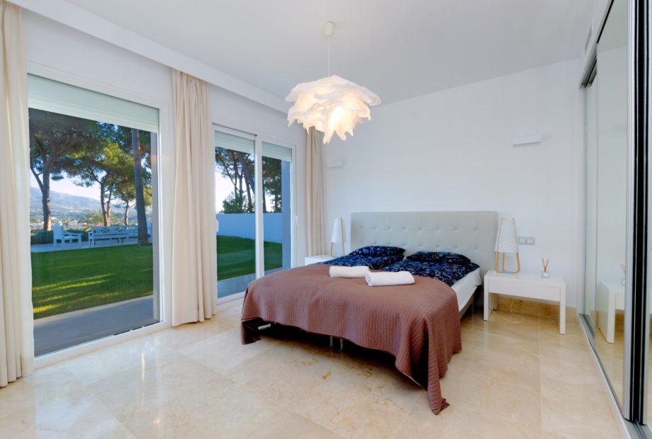 Luxury contemporary villa with spectacular sea and mountain views for short-term rent in Nueva Andalucia, Costa del Sol