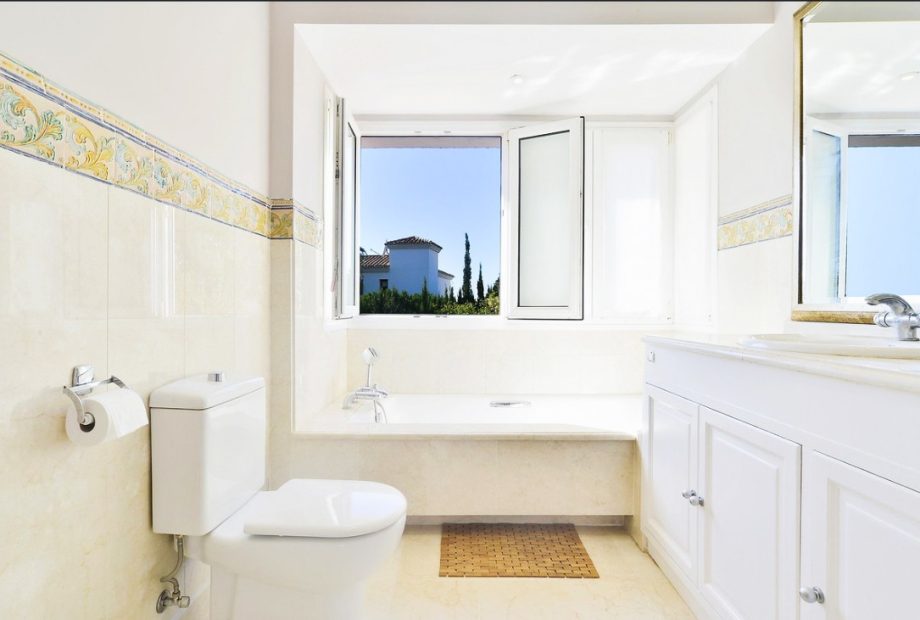 Beautiful 4 bedrooms villa in Las Brisas, Nueva Andalucia, Marbella.