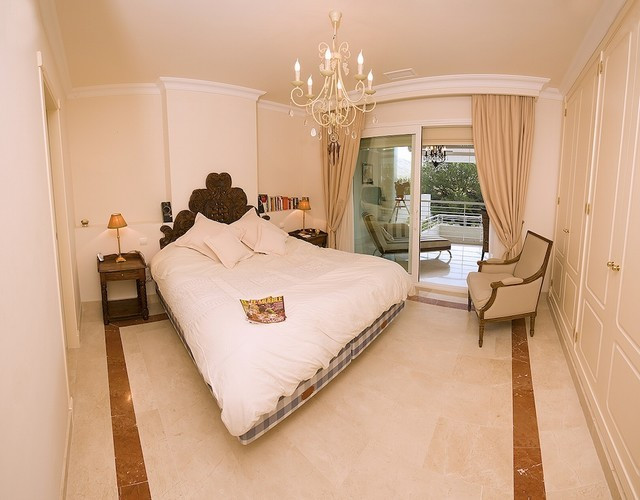 Luxury ground floor apartment in Nueva Andalucia