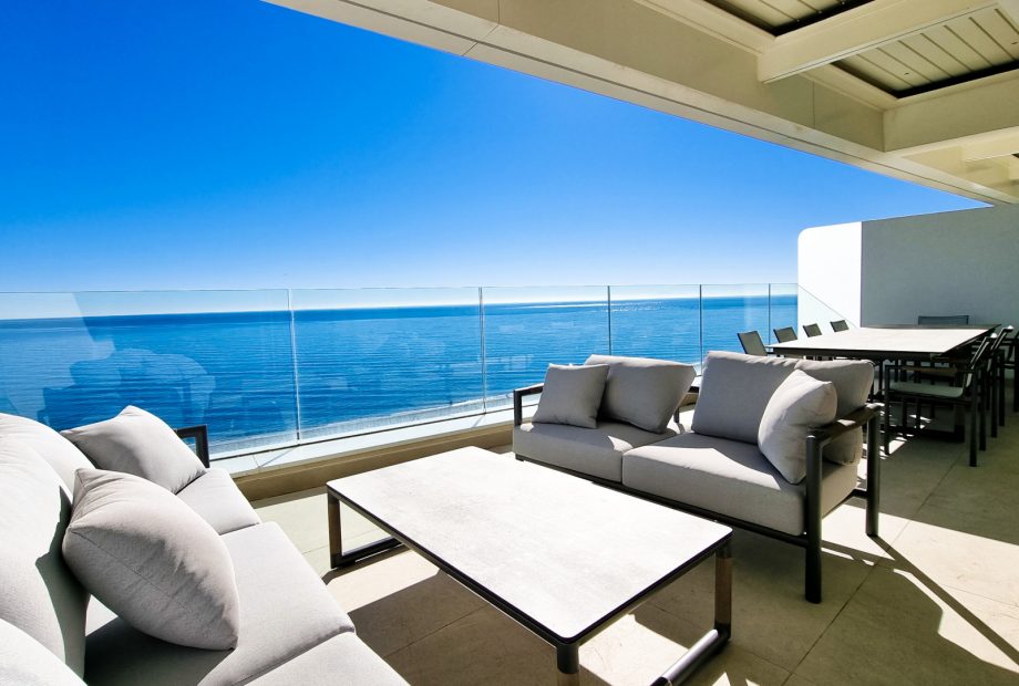 Luxurious 1st line beach penthouse for sale in Estepona, Costa del Sol.