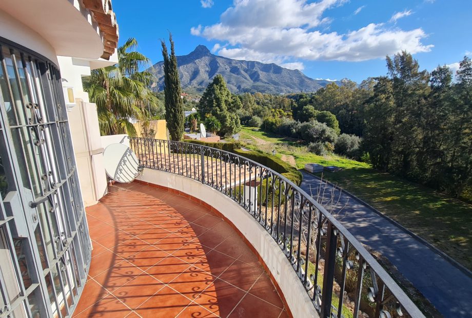 Large Duplex Penthouse with panoramic sea and mountain views, in Club Sierra, Marbella, Golden Mile