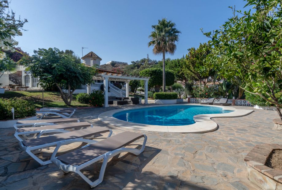 Luxury villa with pool and garden in Mijas