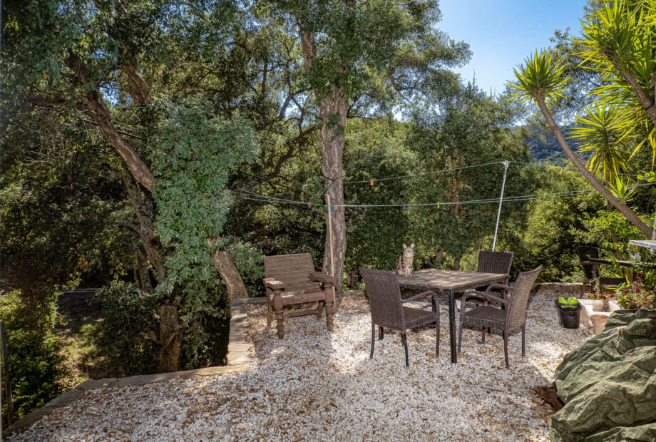 Charming and picturesque country house with swimming pool, located close to the village of Casares.