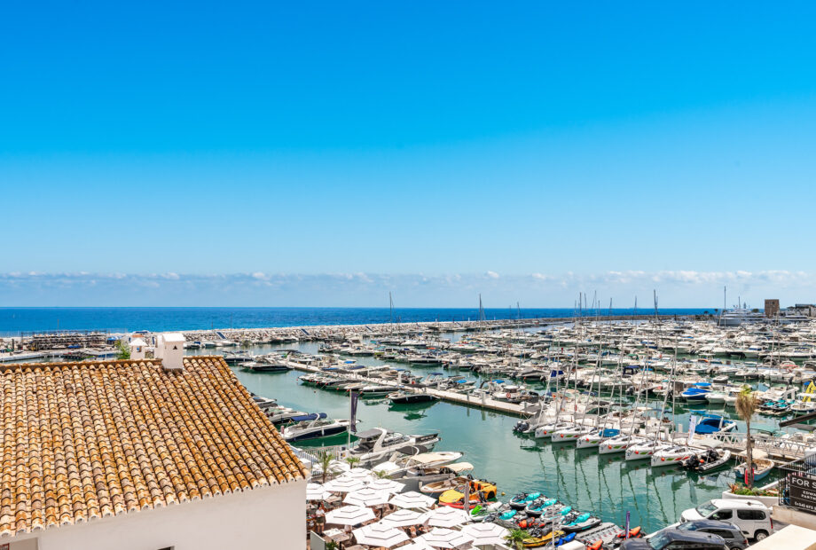 A luxurious and  contemporary designed apartment located within the the famous marina of Puerto Banus