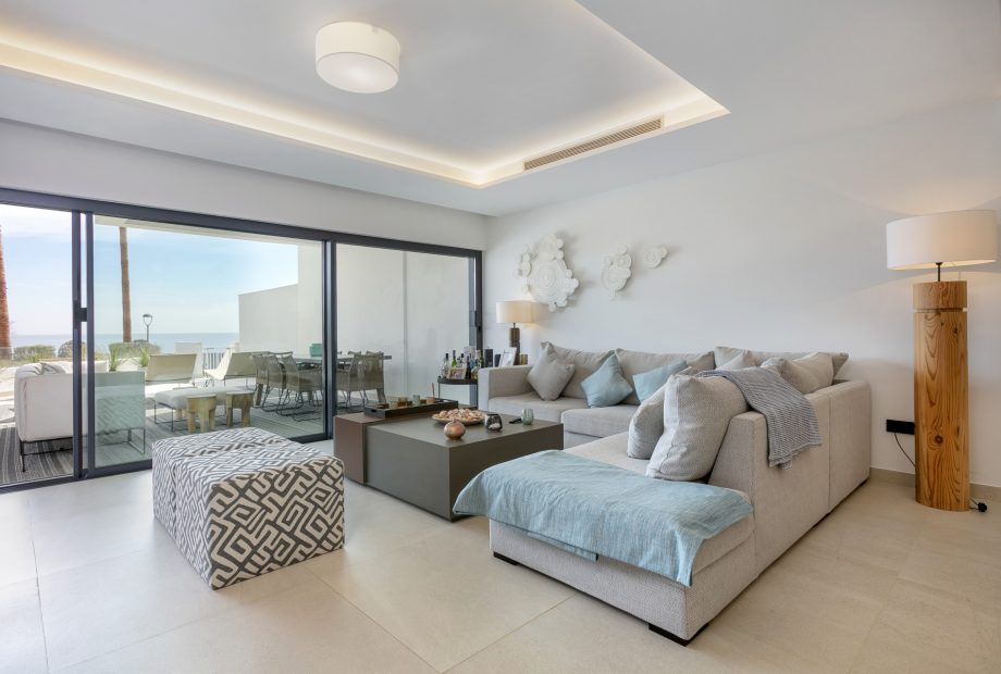 This is an extraordinary townhouse with open sea views and exclusive furnishings included.