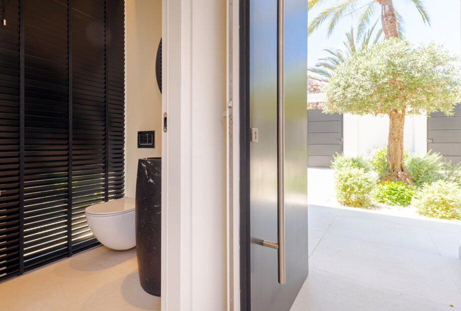 Villa Vida Del Mar an Elegant & Impressive Modern Home in Marbesa Marbella East