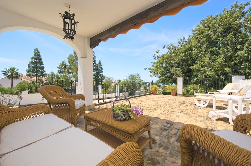 Magnificent villa in Benalmadena with a large plot of land