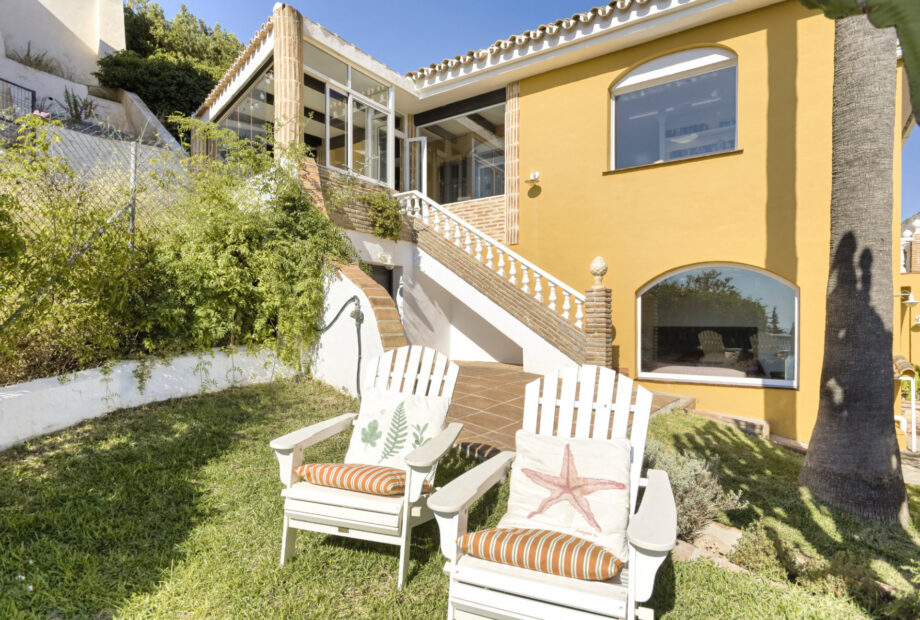 Lovely 5-bedroom villa with separate apartment in Torremuelle