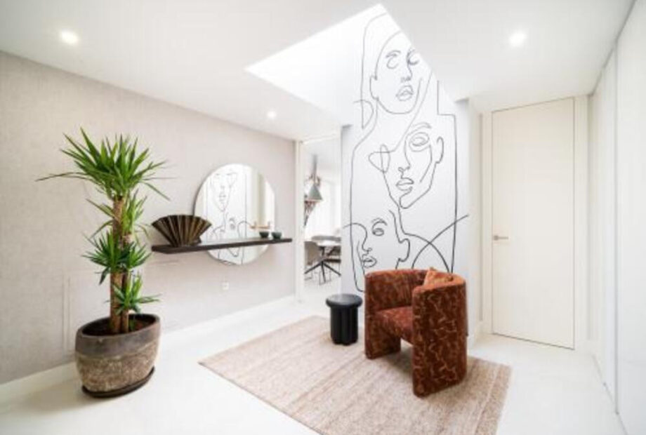 Fabulous 3 Bedroom Penthouse – Decoration by Heidi Gubbins included in the price