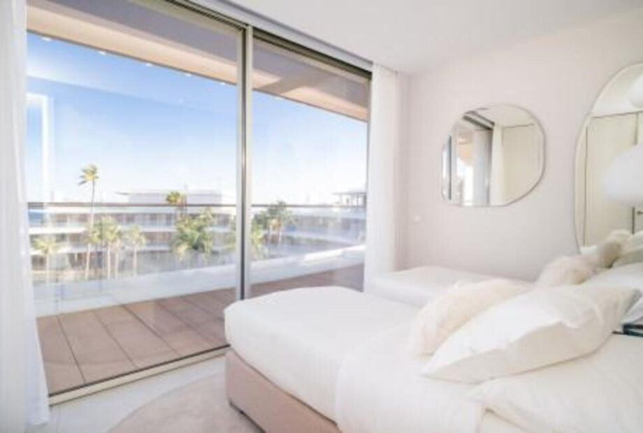 Fabulous 3 Bedroom Penthouse – Decoration by Heidi Gubbins included in the price