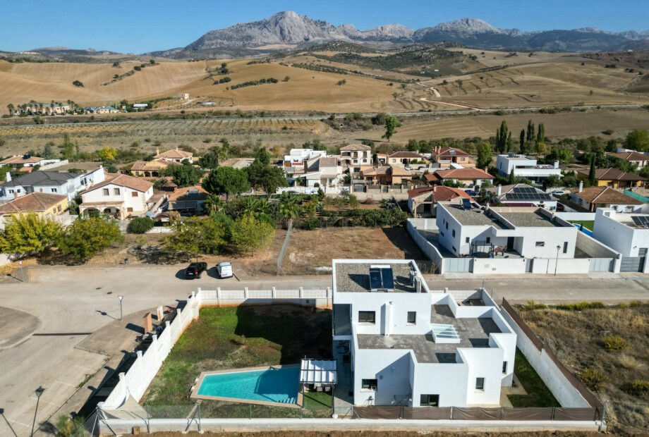 Modern Villa with Breathtaking Views over the Open Plains and Mountains in Casabermeja, Malaga