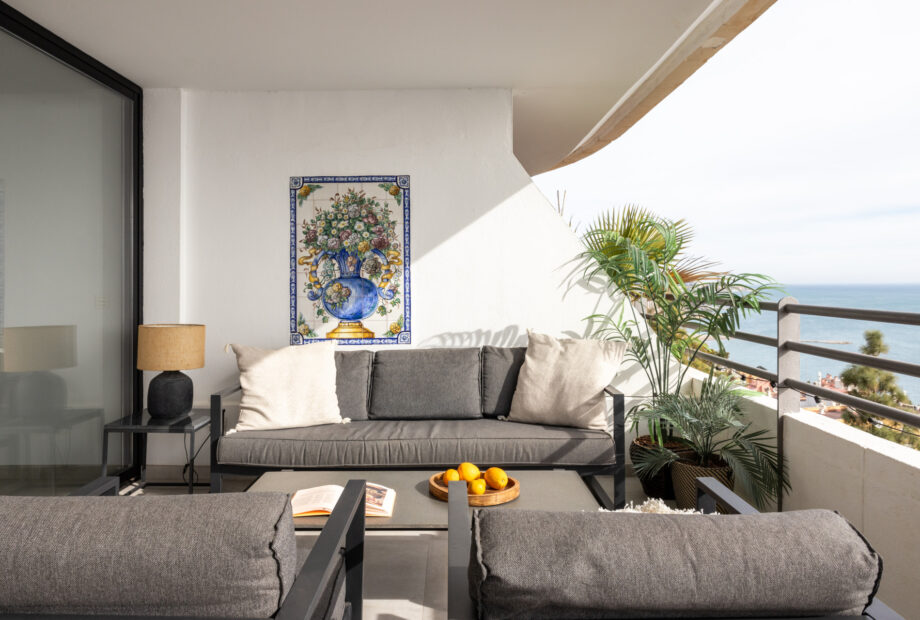 Panoramic views, open living, and a touch of luxury await in this 3-bed haven in Monte Sancha Malaga