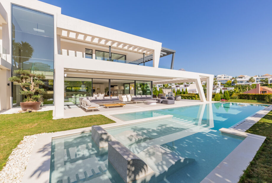 Modern brand new six bedroom villa in Haza del Conde, Nueva Andalucia