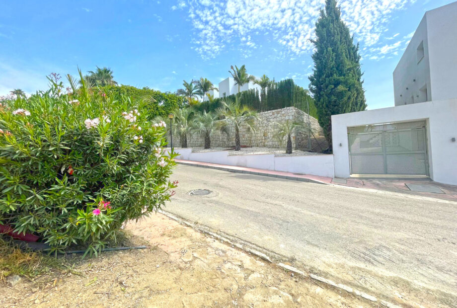 Plot for sale in a sought after location of Nueva Andalucia