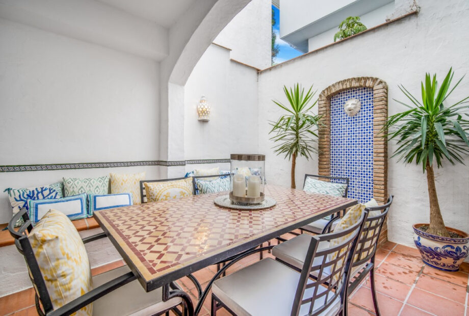 Wonderful three bedroom ground floor apartment in the exceptional gated community of Señorio de Marbella