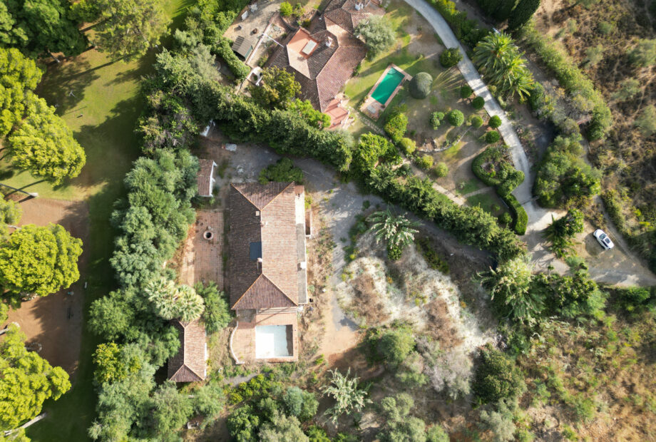 Residential plot in a prestigious area of Marbella’s Golden Mile with sea views