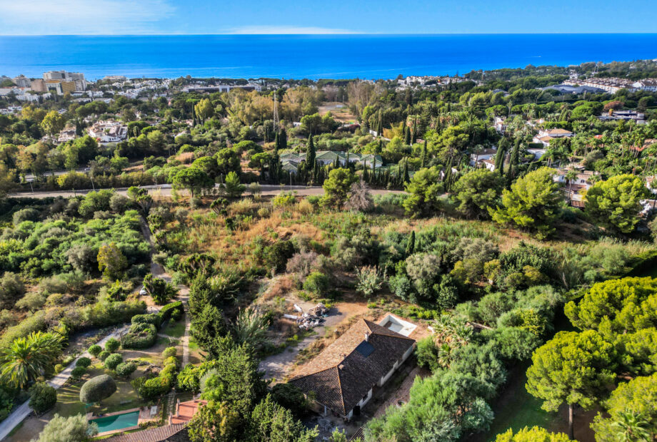 Residential plot in a prestigious area of Marbella’s Golden Mile with sea views