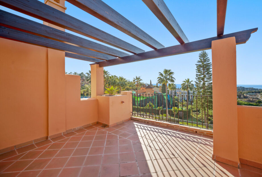 Superb three bedroom, south facing townhouse in Paraiso Bellevue, in El Paraiso on the New Golden Mile