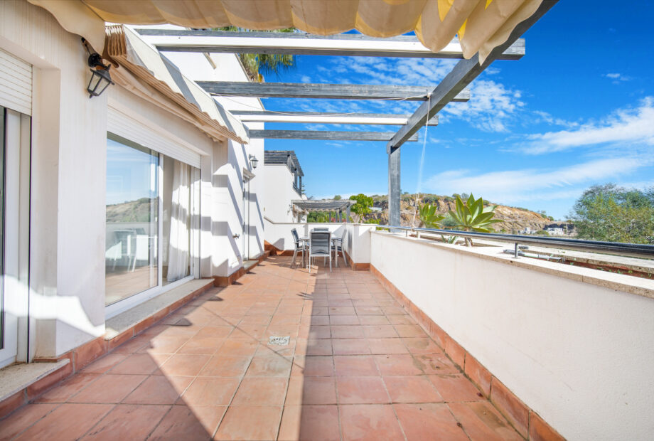 Fantastic two bedroom, south facing townhouse in a gated community of Santa Clara Golf, Marbella