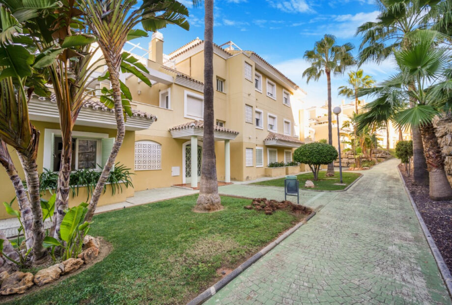 Beautifully reformed two bedroom, elevated ground floor apartment in the gated community of Brisas de Los Naranjos