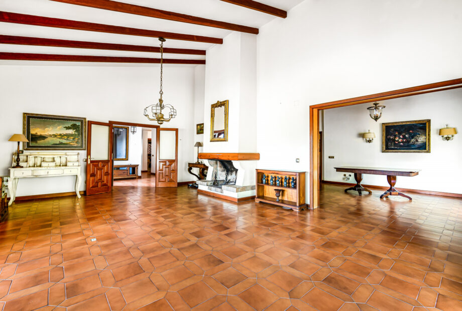 Fantastic four bedroom, east facing Villa located in Rio Real, Marbella – a great reform project