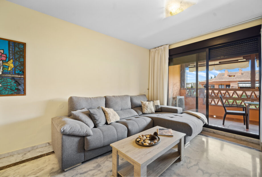 Well located three bedroom duplex penthouse in the gated and sought-after urbanisation Costa Nagueles III