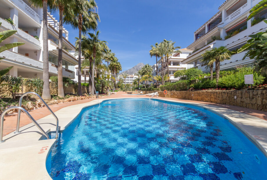 Excellent three bedroom, south facing groundfloor apartment in the beachside urbanisation of Las Canas Beach