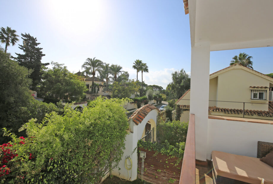 Spectacular eight bedroom, beachside villa in Casablanca on the Golden Mile – Possible Project