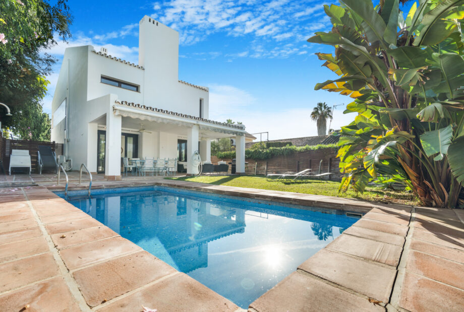 Spectacular eight bedroom, beachside villa in Casablanca on the Golden Mile – Possible Project