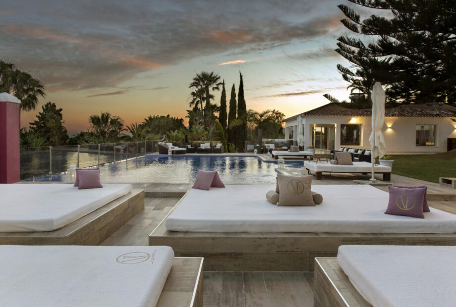 Wonderful eight bedroom villa with stunning, panoramic views across the Mediterranean Sea
