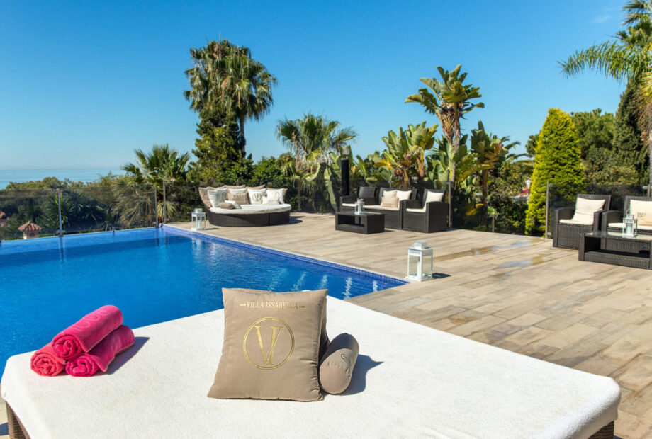 Wonderful eight bedroom villa with stunning, panoramic views across the Mediterranean Sea