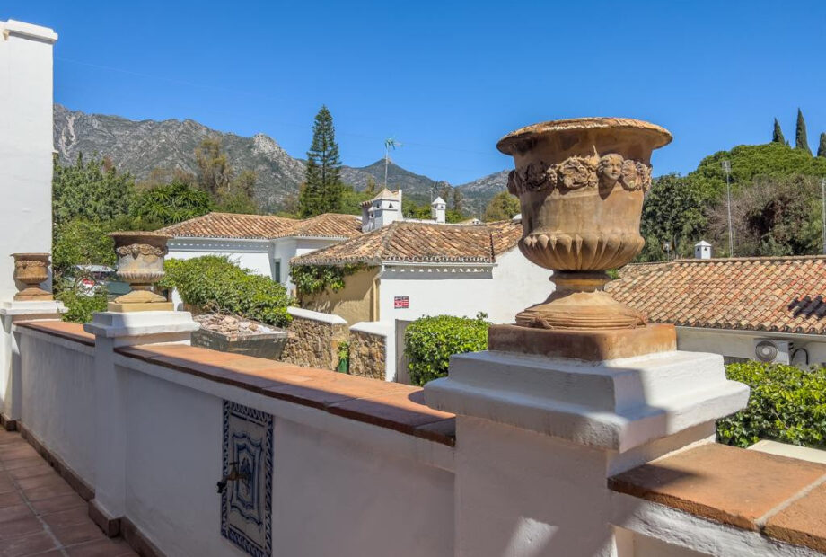Charming two bedroom townhouse located in the tranquil community of La Virginia, Marbella