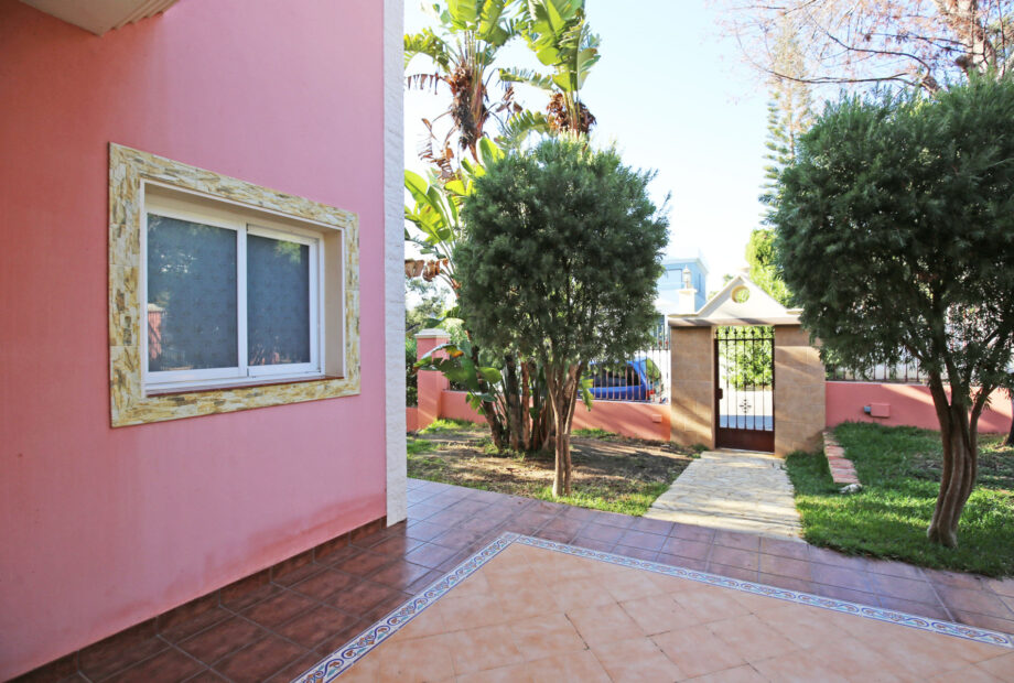 Detached 5 Bedroom Villa for Sale in Hacienda Las Chapas, Marbella