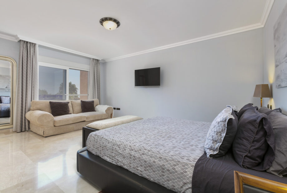 Impressive Three Bedroom Duplex Penthouse in Lagos de Sierra Blanca