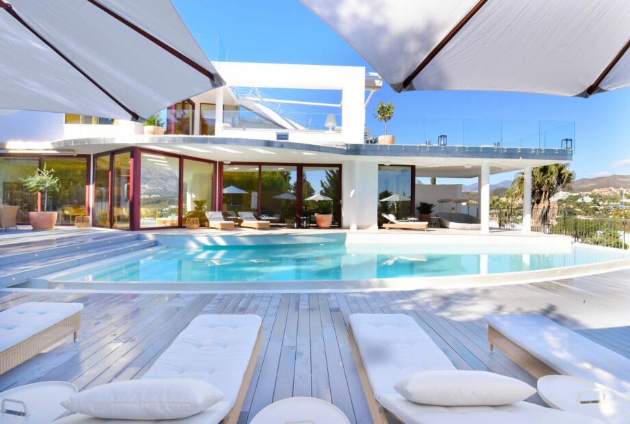 7 Bedroom Villa in Nueva Andalucía – 5 minutes away from Puerto Banús!