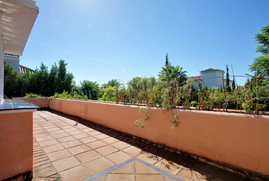 Wonderful 4 Bedroom Villa In Las Brisas, Close To All Amenities And The Beach