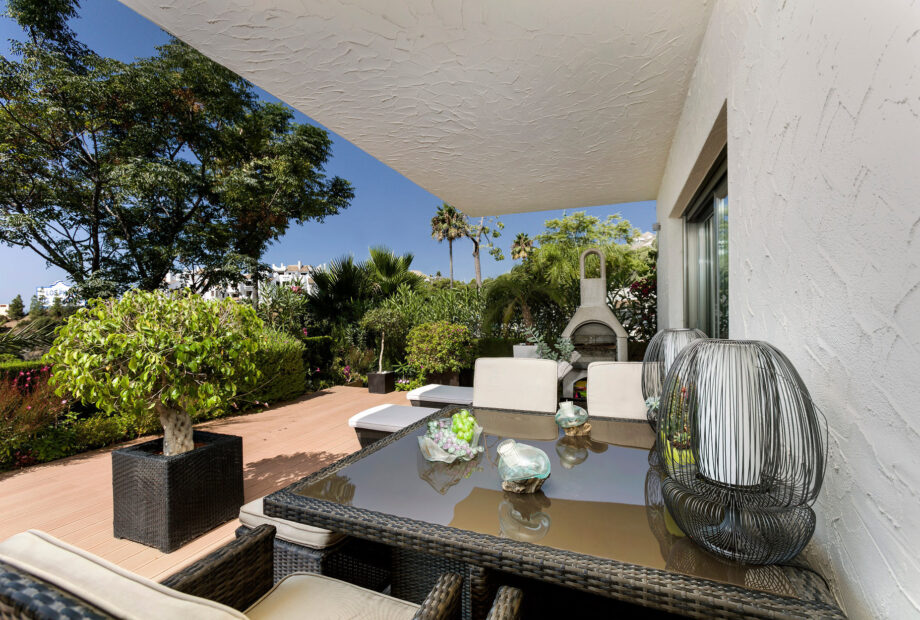 Luxurious 3 Bedroom South-facing Corner Apartment In La Azalia, Benahavís – Sea And Golf Views!